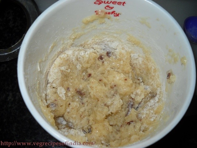 mixing-the-ingredients-with-egg mixing-the-ingredients-with-egg