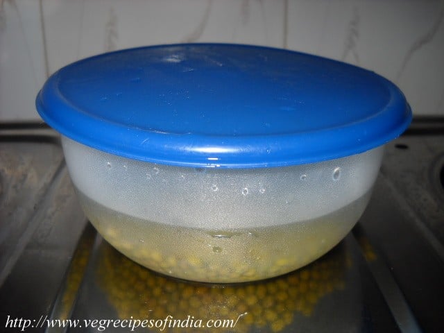 covered-bowl-of-mung-beans covered-bowl-of-mung-beans
