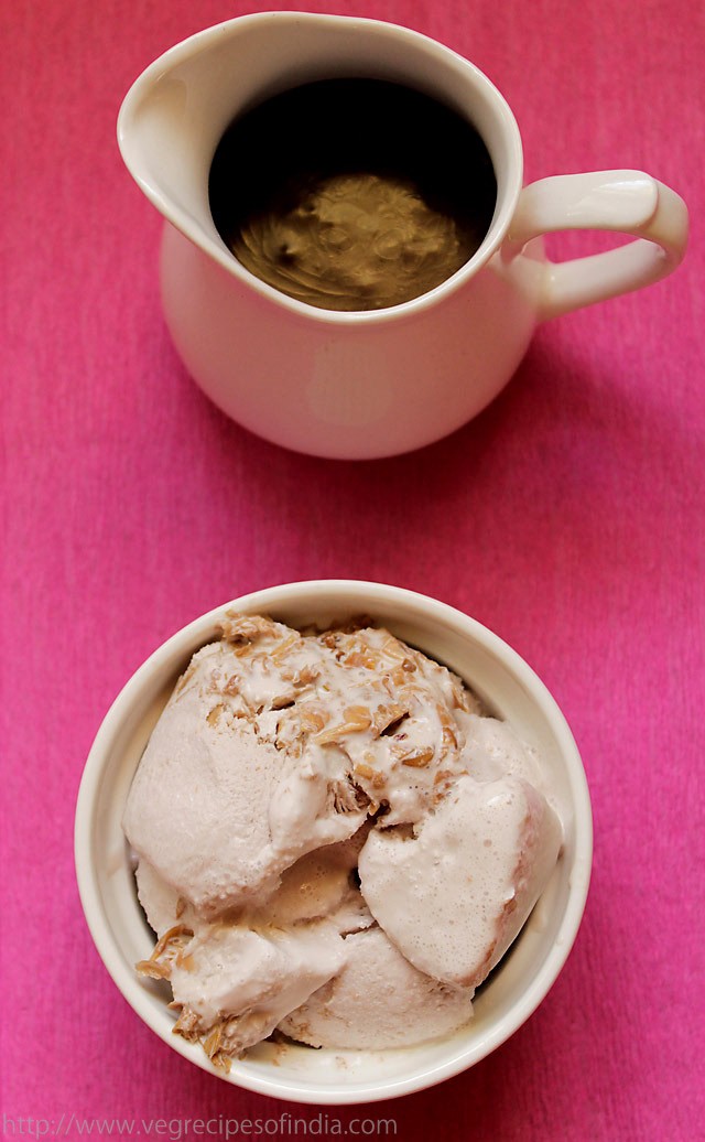 chocolate-sauce-with-icecream