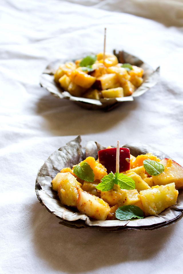 fruit chaat recipe, delhi fruit chaat | spiced fruit chaat recipe