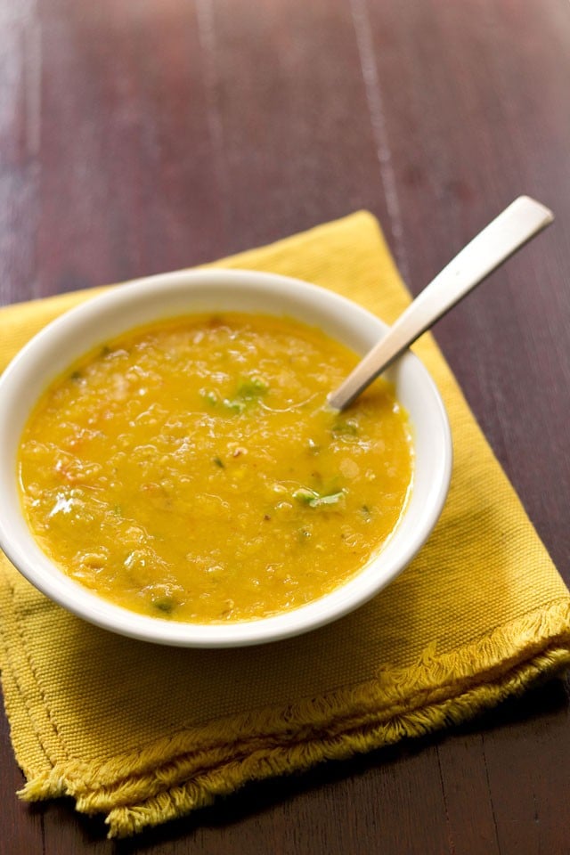 Puedes acompañar tu sopa de lentejas con arroz o comerla sola