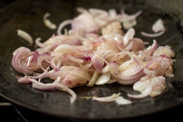 onions for paneer khurchan recipe