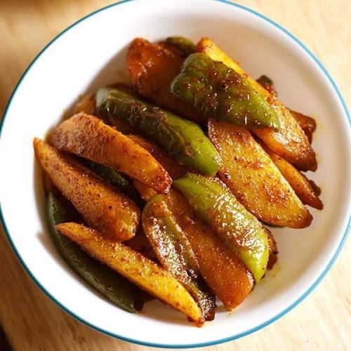 aloo capsicum recipe, aloo shimla mirch recipe, aloo capsicum fry recipe