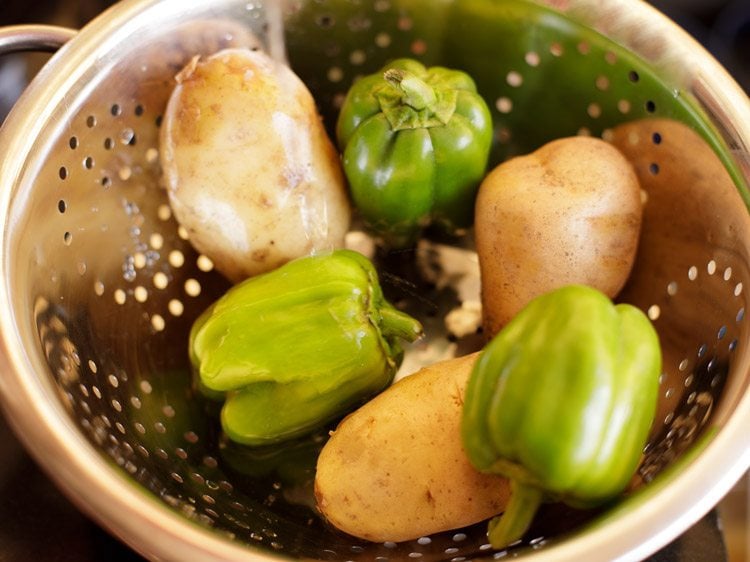 rinsed potatoes and capsicum in a steel colander