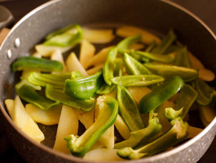 sliced capsicum added