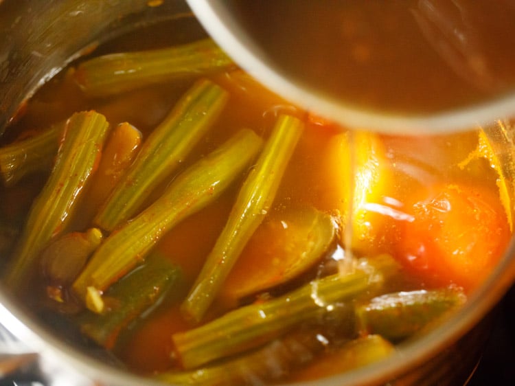 tamarind pulp being added