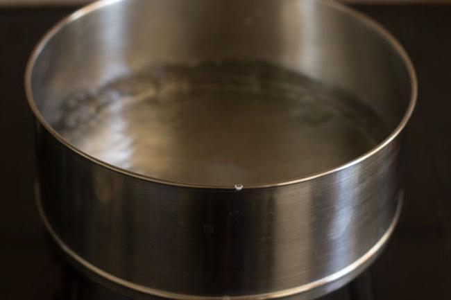 boiling 2.5 to 3 cups of water in a pan
