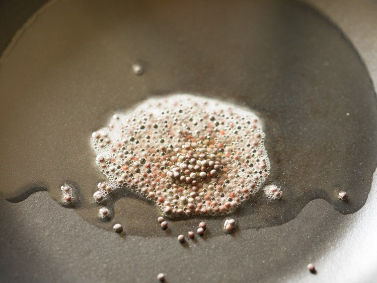 mustard seeds in oil