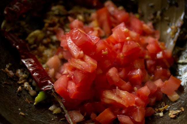 tomatoes for dhaba style dal