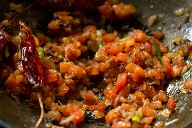 tomatoes for dhaba style dal