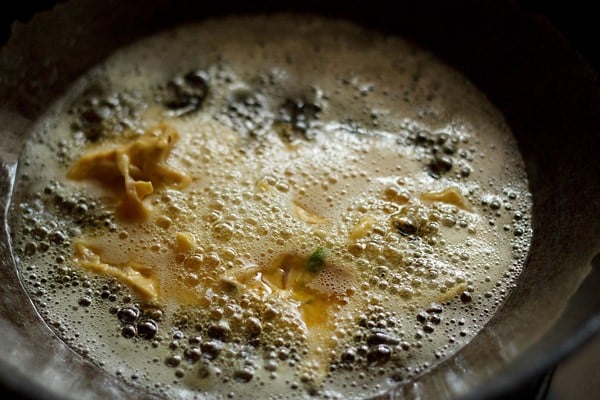 frying onion pakoras