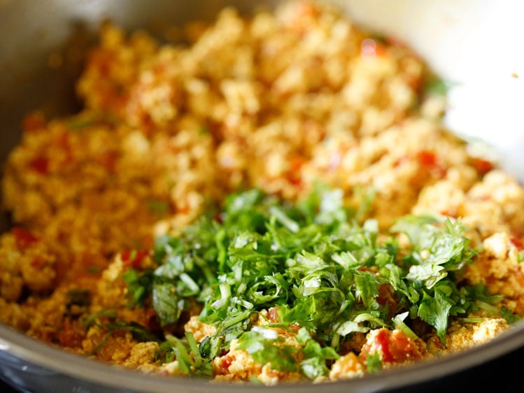 paneer bhurji garnished with coriander leaves