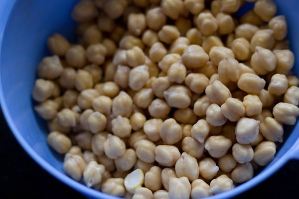 soaked and rinsed chole or chickpeas