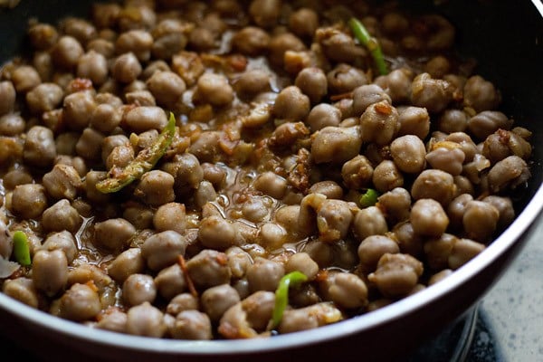 stir the chana masala