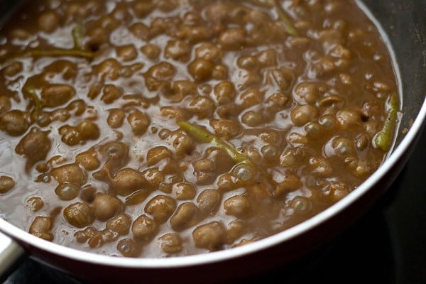 simmering Punjabi chana masala with no lid on