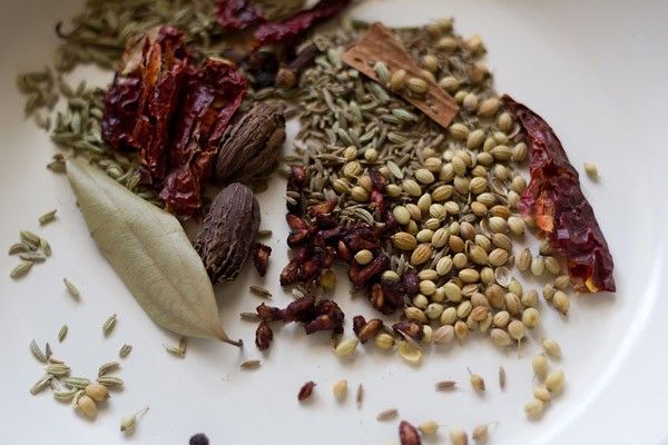 whole spices to make chole masala powder