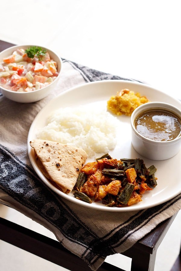 aloo bhindi served in a plate with roti