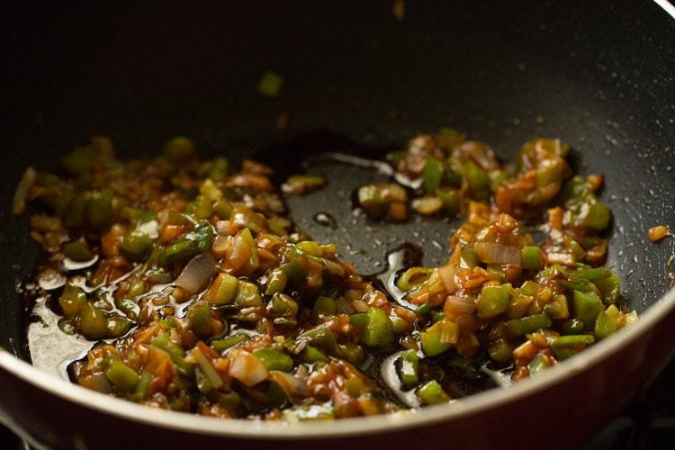 making gobi manchurian gravy recipe