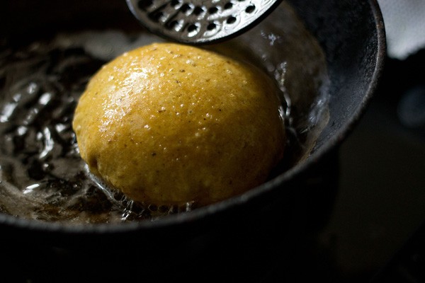 frying masala poori