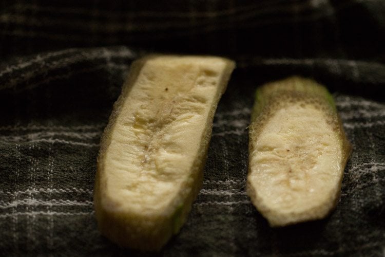 making banana bajji or vazhakkai bajji recipe