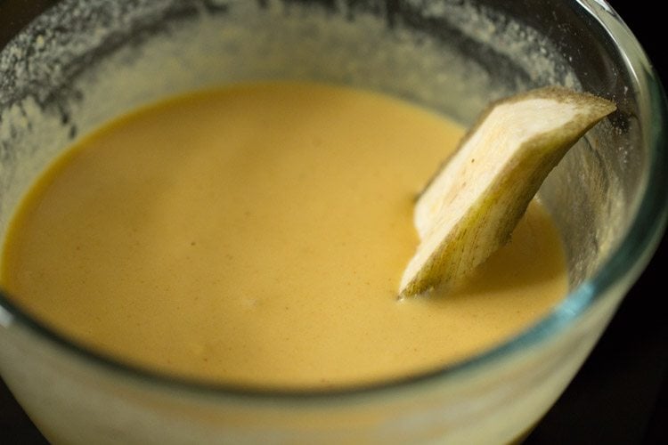 making banana bajji or vazhakkai bajji recipe