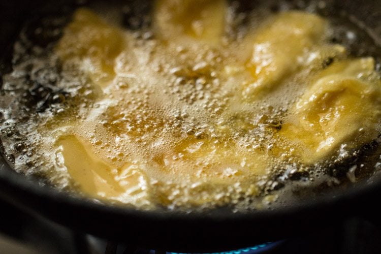 making banana bajji or vazhakkai bajji recipe