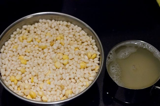 lentils+fenugreek seeds in a bowl without water