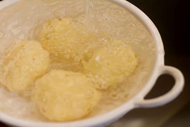 rinse the potatoes in water