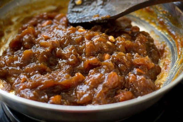 cooked Khubani ka Meetha in the frying pan