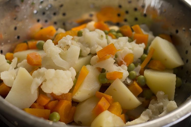 draining water from veggies