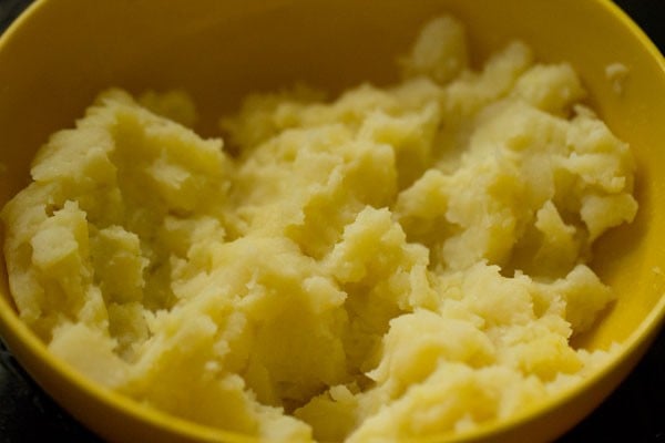 mashed potatoes in a bowl