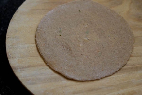 roll the mooli paratha