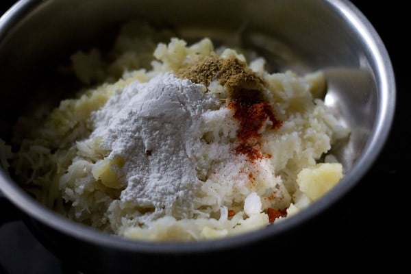 flour and spices added to mashed potatoes