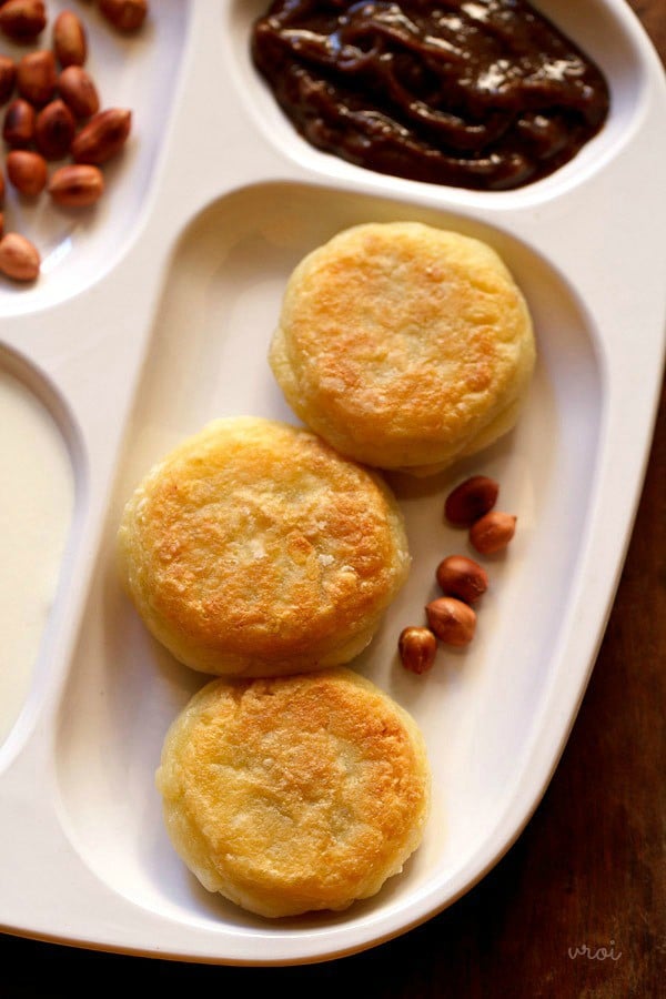 farali pattice served with chutney on a white plate