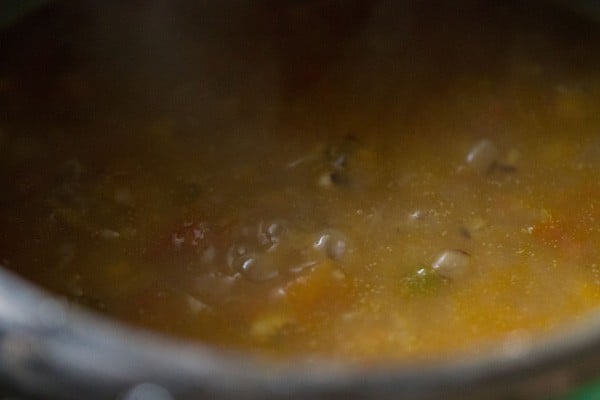 simmering lobia curry in cooker