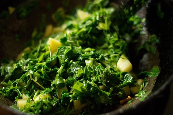 mixing fenugreek leaves with potatoes