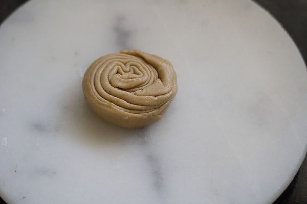 Roll the pleated dough in a tight cirlce. Join the edges.