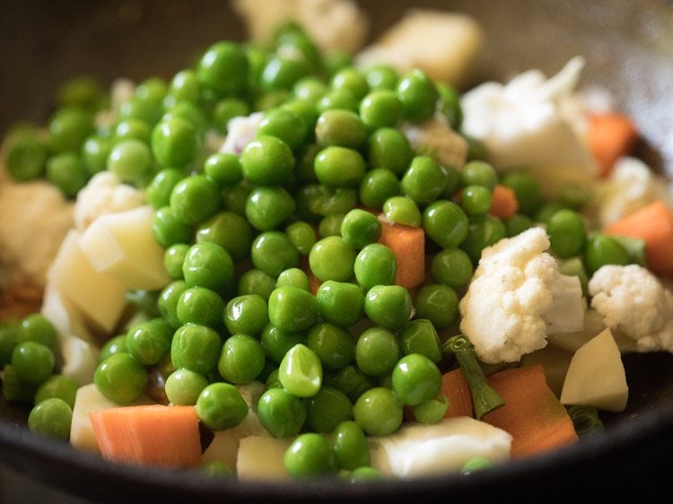 green peas added to mix veg