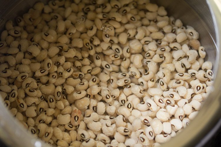 adding water to black eyed beans