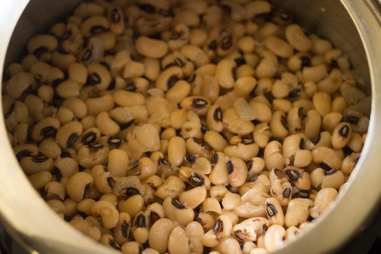 checking doneness of black eyed beans