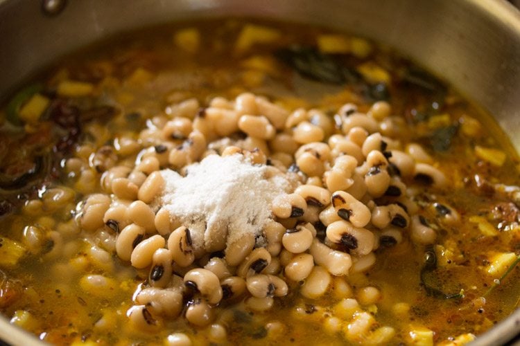 adding salt to black eyed beans 