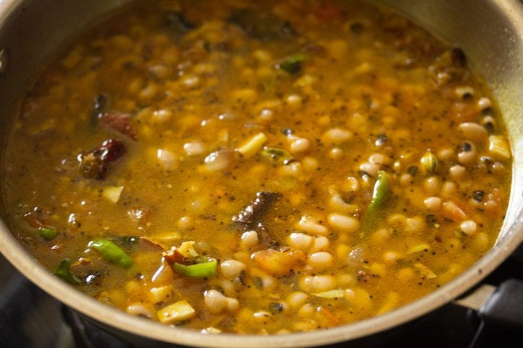 mixing black eyed beans 