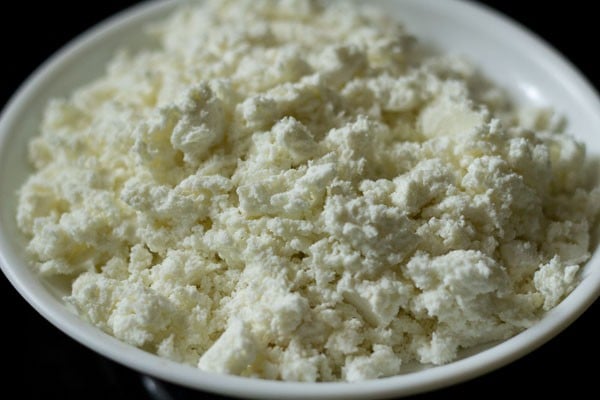 crumbled paneer in a plate