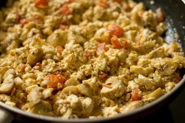 mixing paneer with mushroom mixture