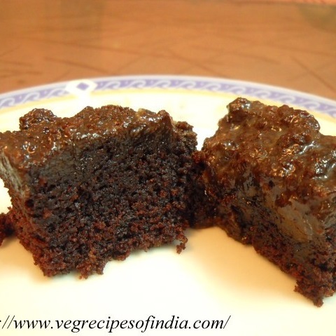 How to bake an eggless chocolate cake in a pressure cooker