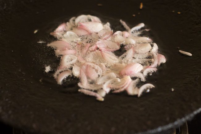 frying pearl onions on tawa