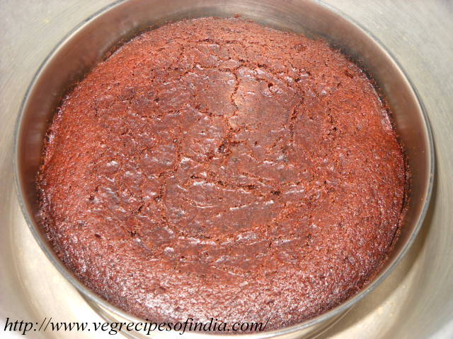 Eggless Chocolate Cake Recipe In Pressure Cooker With Icing Eggless Chocolate Cake Recipe In Pressure Cooker With Icing