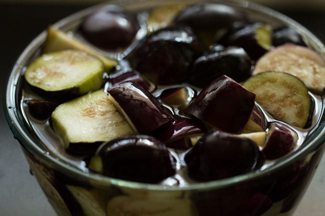 soaking baingan (brinjal) in salted water.