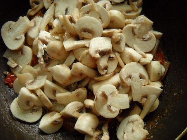 mushrooms for tomato mushroom penne pasta recipe