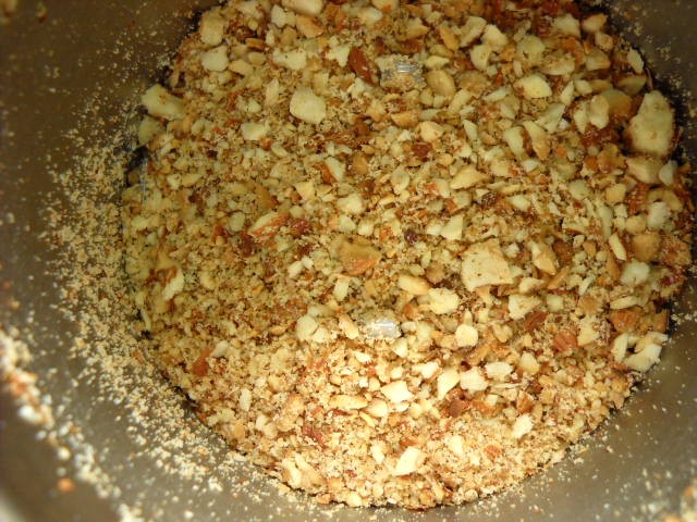 crushed-roasted-almonds roasted almonds ground little finely.